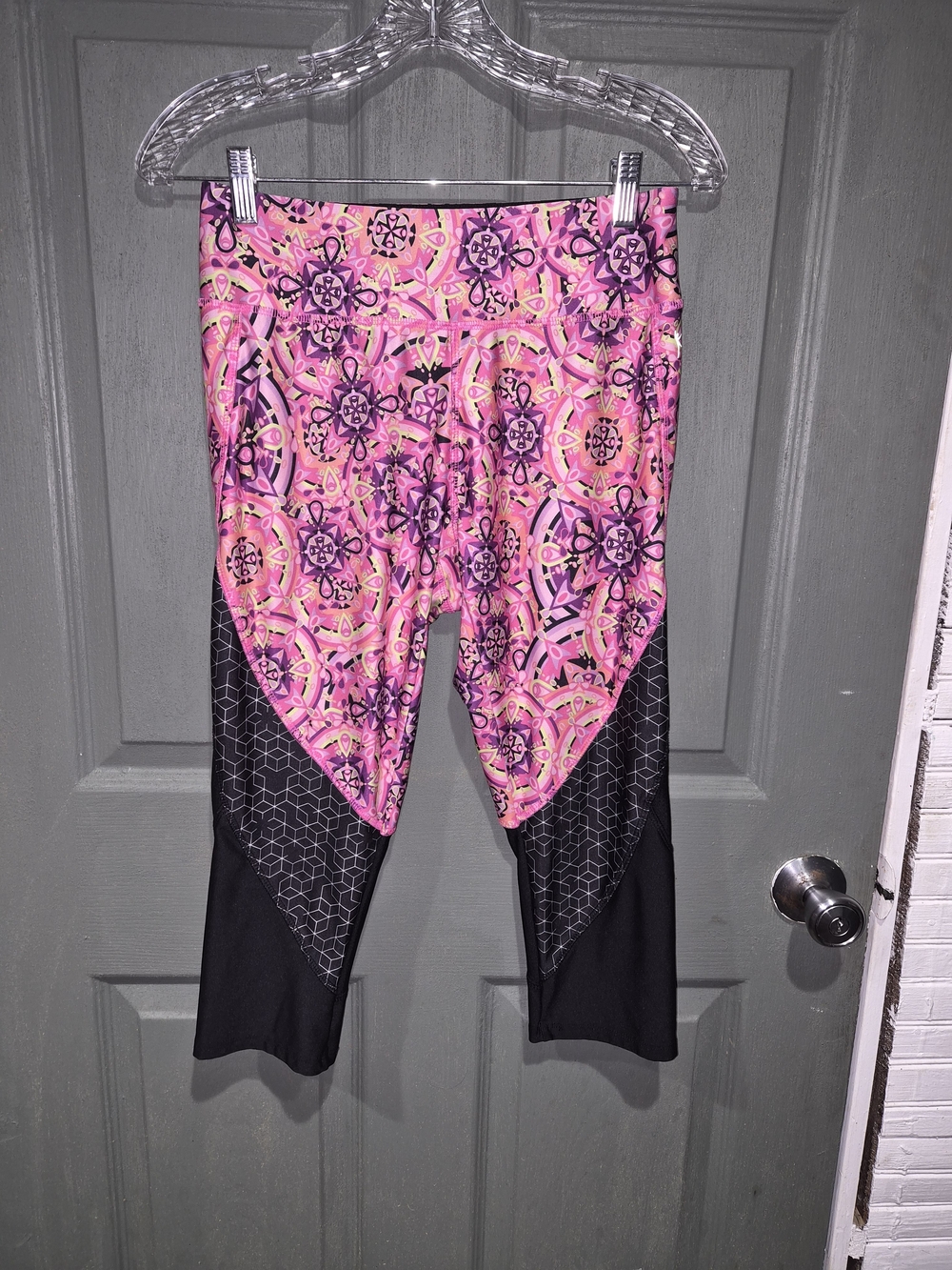 Danskin Pink Patterned Athletic Capri Leggings with Black Panels